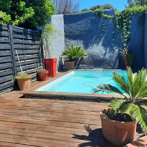 Hébergement de vacances Maisonnette Charmante Avec Piscine Privative, La Garde (Var)